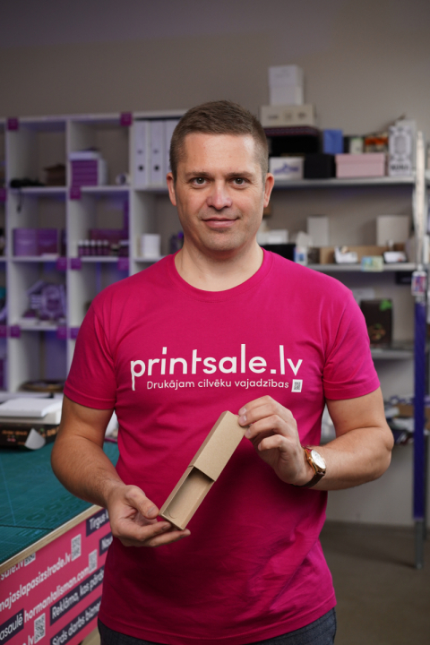 Bruna-kartona-iepakojuma-izgatavosana