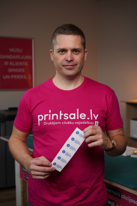 Caurspidigas-uzlimes-druka